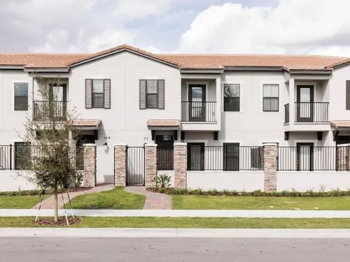 Lovely 2 Bed 2 Bath Town Home-2Sltth1 2 Bedroom Townhouse by RedAwning