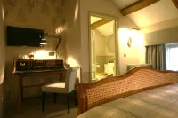 The Three Pigeons Inn Hotels in Banbury