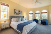 Walk to Beach PoolHot Tub Game Room Captiva 5Bdr Coco Mango by AvantStay