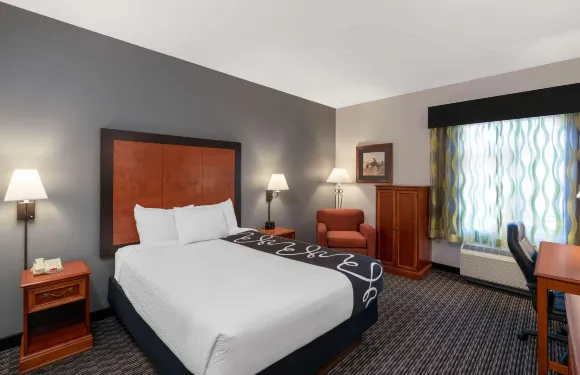 賴夫爾拉昆塔温德姆套房酒店