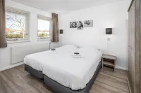 Semi-Detached Bungalow with Washing Machine, Beach at 500 m Hotels near Chaletpark Everything Changes Ellemeet
