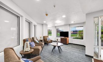 LakeWood Inn & Suites
