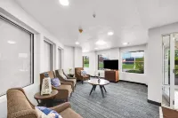 LakeWood Inn & Suites