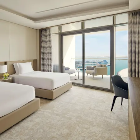 InterContinental Hotels RESIDENCES ABU DHABI by IHG Отели рядом с достопримечательностью «Двор Bateen Dhow»