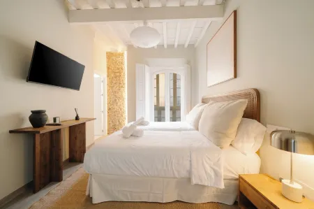 Cream Boutique Málaga Отели рядом с достопримечательностью «Хибральфаро»