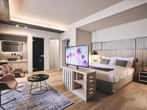 Cama Luxury Suites
