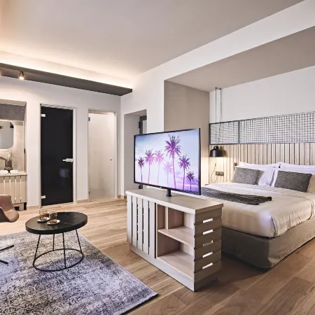 Cama Luxury Suites