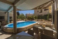 Apartments Del Mar - Pools