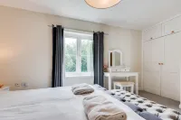 Modern 2 Bedroom Apartment in Popular Jericho !!! - Condos