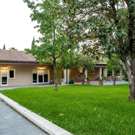 La Tenuta di Rocca Bruna Country Resort Отели в г. Тиволи