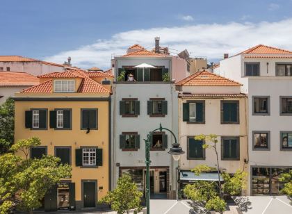 Apartamentos na Praça by An Island Apart