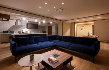 Sunrise Cave Guest House Отели в г. Larteh