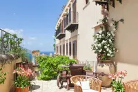 Hotel Ristorante Torre Bennistra Hotels in Scopello