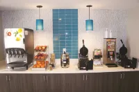 La Quinta Inn & Suites by Wyndham Denver Aurora Medical - breakfast
