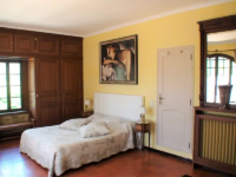 B&B with Charm, Quiet, Kitchen, sw Pool.