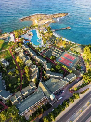 Oz Hotels Incekum Beach Resort