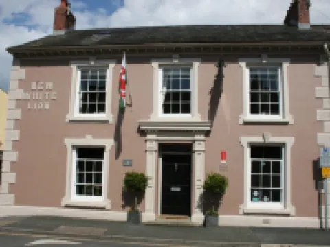 The New White Lion Hotels in Llandovery