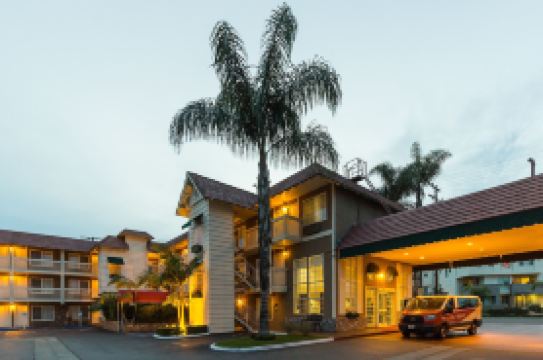 Ramada by Wyndham Costa Mesa/Newport Beach