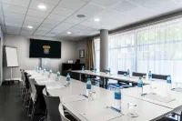 Best Western Plus Suitcase Paris la Defense