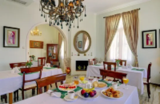 コリーナ ギャラリー ホテル