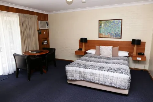 Westwood Motor Inn - parcheggio