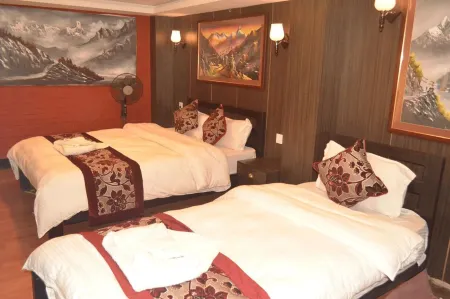 Hotel Holiday Inn Отели рядом с достопримечательностью «Trailokya Mohan Narayan Temple»