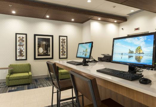 홀리데이 인 익스프레스 & 스위트