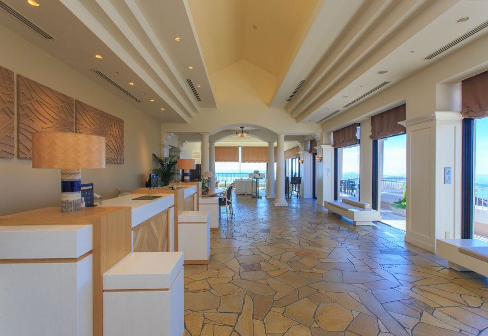 유미하리-노-오카 호텔의 웅장한 외관