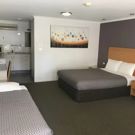 Sportsmans Motor Inn