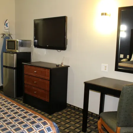 Home Gate Inn & Suites