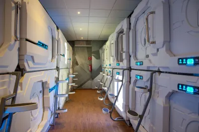 Izzzleep Aeropuerto Terminal 1 Hotel dekat Templo Evangélico Pentecostés "Eben Ezer" MIEPI
