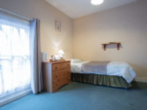 The Coach and Horses Hotels in Chertsey