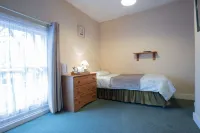 The Coach and Horses Hotels in Chertsey