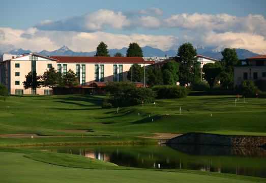 더블트리 바이 힐튼 밀라노 말펜사 솔비아테 올로나 외관