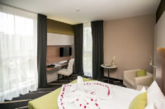 Best Western Plus Lakeside Hotel