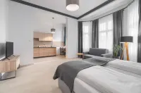 Aparthotel Platinum - Airport Shuttle