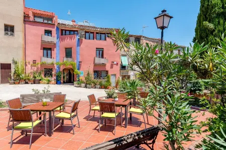 Hotel Cal Llop Отели в г. Эль-Масроч