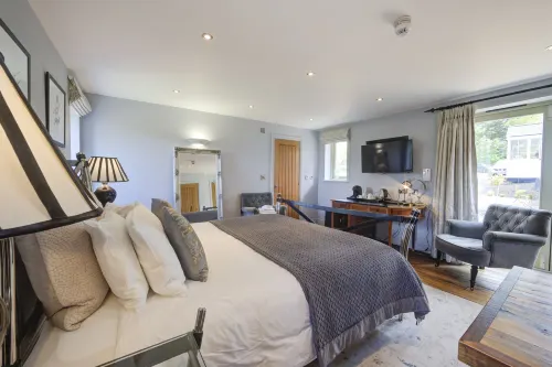 Eagle Mill Luxury Rooms Hotel a The Stukeleys