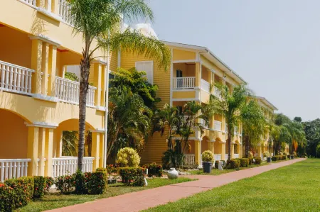 Telamar Resort Отели рядом с достопримечательностью «Casa de Playa»