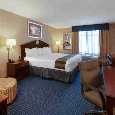 Wingate by Wyndham Erie Rooms