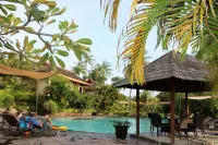 Puri Bunga Beach Cottages - Beach