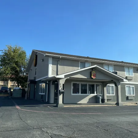 Super 8 by Wyndham Sherman