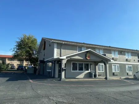 謝爾曼速8酒店