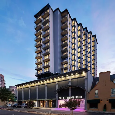 The Bethesdan Hotel, Tapestry by Hilton Отели рядом с достопримечательностью «Станция метро Bethesda»