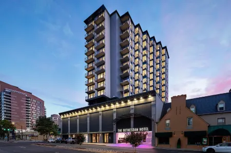 The Bethesdan Hotel, Tapestry by Hilton Отели рядом с достопримечательностью «Beanstalk»