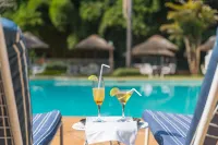 Sunbird Capital - Rooftop Pools