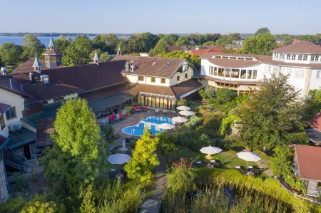 Wellnesshotel Seeschlößchen - Privat- Spa & Naturresort Отели в г. Гайерсвальде