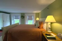 Ballard House Inn فنادق في Meredith