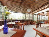 ArtPlaza Hotels near Cable Car