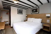 Swan, Thatcham by Marston's Inns Hotels near St Mary the Virgin Church